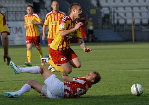 PIŁKARSKA EKSTRAKLASA CRACOVIA KONTRA KORONA KIELCE ( Paweł Jaroszyński Vlastymir Jovanović )