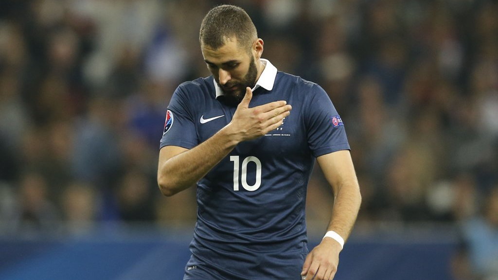 Karim Benzema w najbliższym czasie nie zagra w reprezentacyjnej koszulce, fot. Valery Hache / AFP Photo