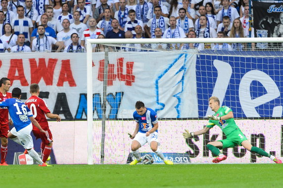 PIŁKARSKA EKLSTRAKLASA LECH KONTRA WISŁA KRAKÓW (Łukasz Garguła Hubert Wołąkiewicz Jasmin Buric)