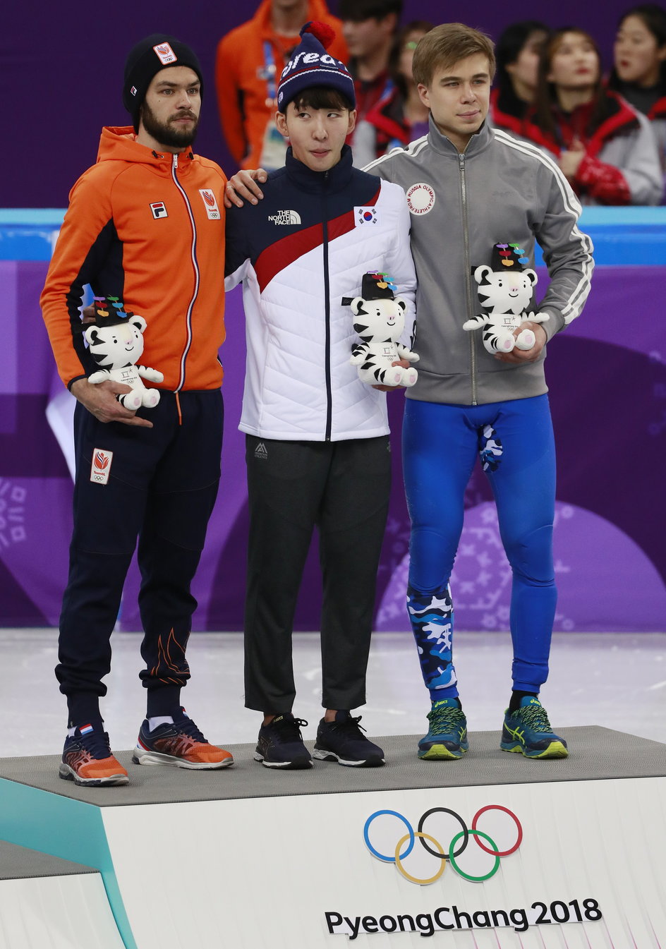 Sjinkie Knegt (srebro), Hyojun Lim (złoto), Semen Elistratov (brąz)