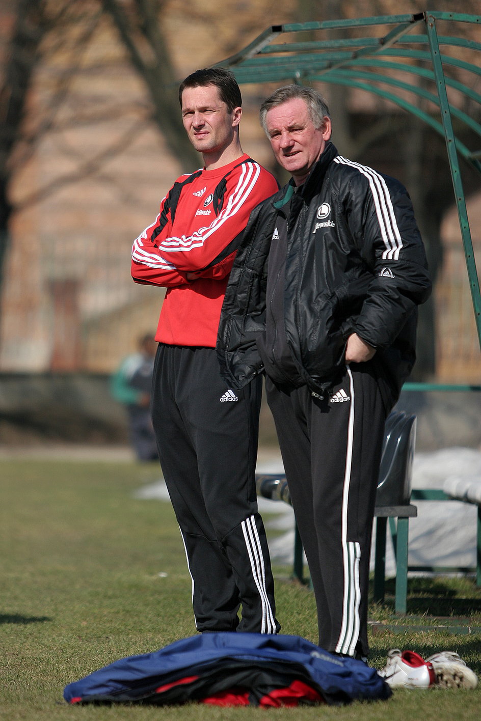 Jerzy Kraska (po prawej) w sztabie szkoleniowym Legii Warszawa