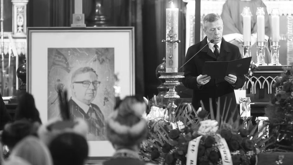 Zastępca Szefa Kancelarii Prezydenta RP Piotr Ćwik podczas pogrzebu Janusza Filipiaka
