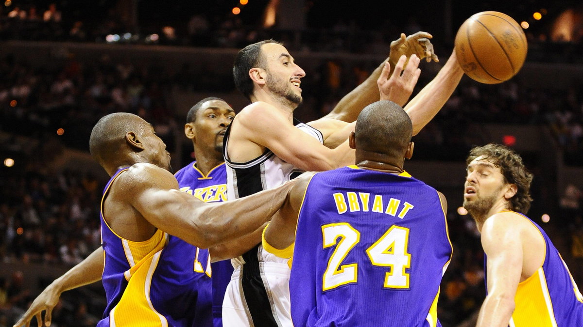 Ron Artest, Andrew Bynum, Kobe Bryant, Pau Gasol i Manu Ginobili (w środku) 