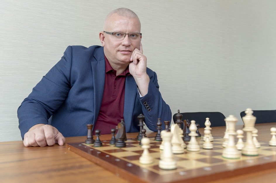 Właściciel Miedzi Andrzej Dadełło to wielbiciel gry w szachy