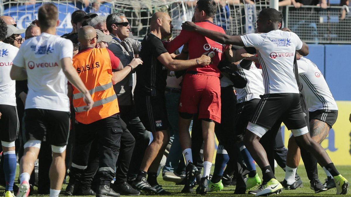 Zamieszki przed meczem Bastia - Lyon