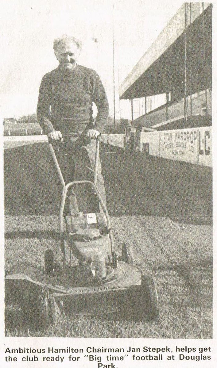 Jan Stepek w roli ogrodnika na stadionie Hamilton Academical