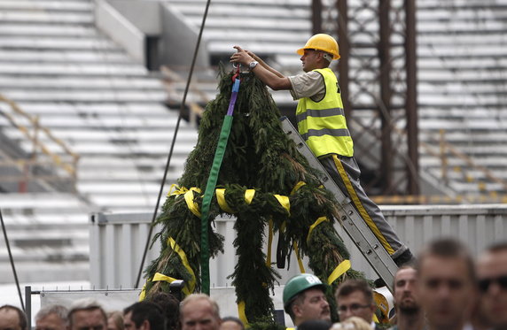 PIŁKA NOŻNA EURO 2012 GDAŃSK PGE ARENA ZAWIESZENIE WIECHY