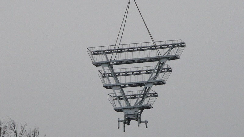 Demontaż jupiterów na stadionie Legii