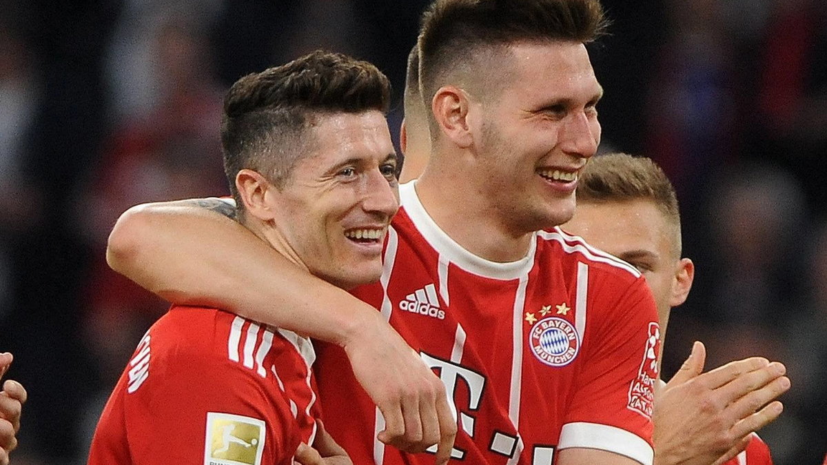 Robert Lewandowski (L) i Niklas Sule