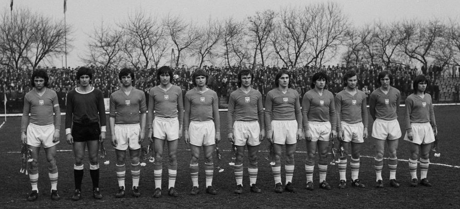 Reprezentacja Polski U-21 w 1973 r. Jan Białas czwarty z prawej