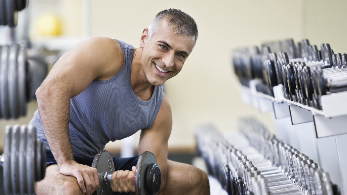 Trening siłowy pomaga schudnąć i zbudować tkankę mięśniową
