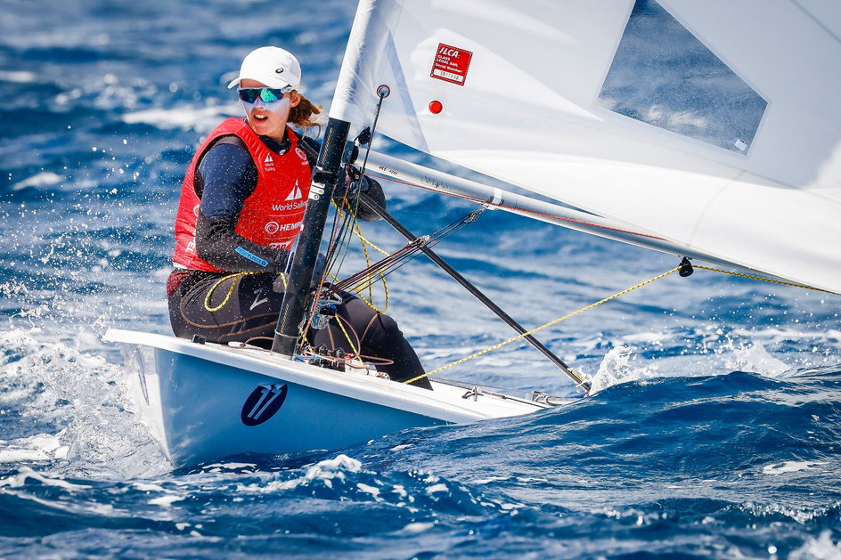 Wiktoria Gołębiowska na jachcie olimpijskiej klasy ILCA 6