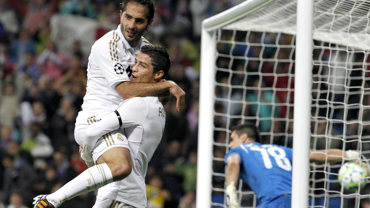 Cristiano Ronaldo (C) i Hamit Altintop (L)