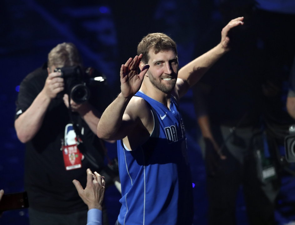 Dirk Nowitzki z kibicami w Dallas