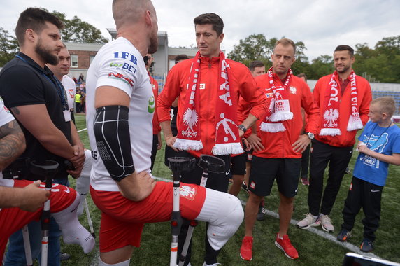 19907210 - PIŁKA NOŻNA TURNIEJ AMP FUTBOL CUP 2019 W WARSZAWIE (Przemysław Świercz Robert Lewandowski Kamil Grosicki Łukasz Fabiański )