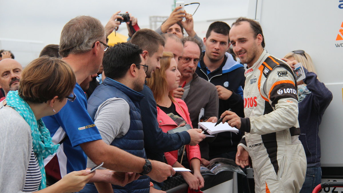 Robert Kubica cieszy się dużym poparciem hiszpańskich kibiców, fot. www.facebook.com/cezarygutowskiofficial