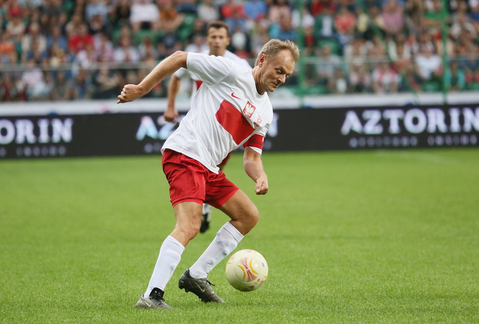 2012. Donald Tusk na stadionie Legii podczas meczu Politycy vs Gwiazdy TVN.