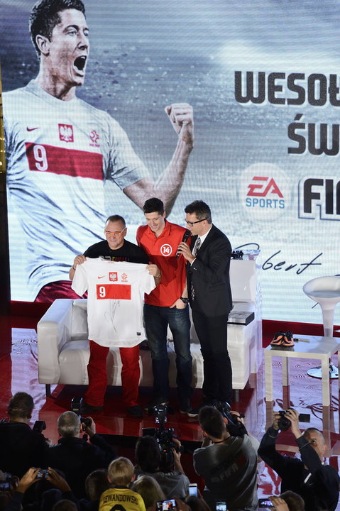 Robert Lewandowski promuje FIFA14