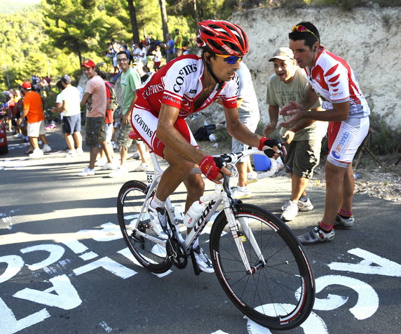 2010-09-04T165830Z_01_FOZ03_RTRIDSP_3_CYCLING-VUELTA.jpg