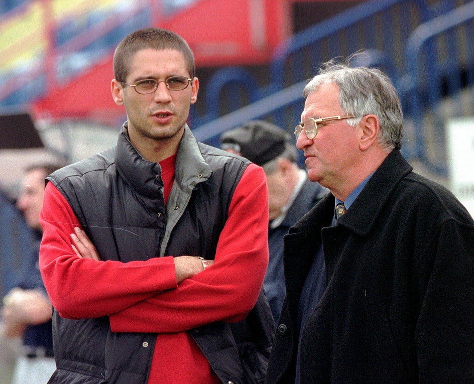 Radosław Kałużny i Antoni Piechniczek podczas meczu Wisły Kraków z Górnikiem Zabrze (8 kwietnia 2001 r.)