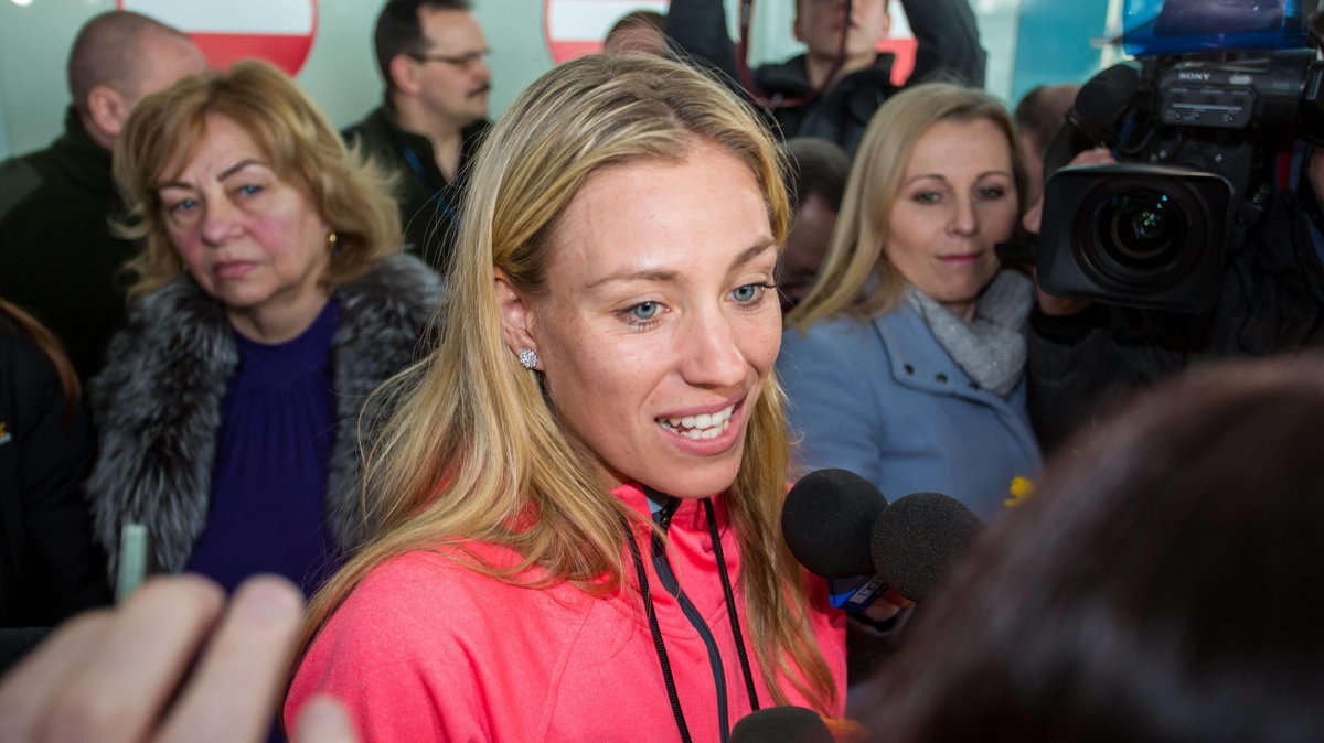 ANGELIQUE KERBER NA LOTNISKU