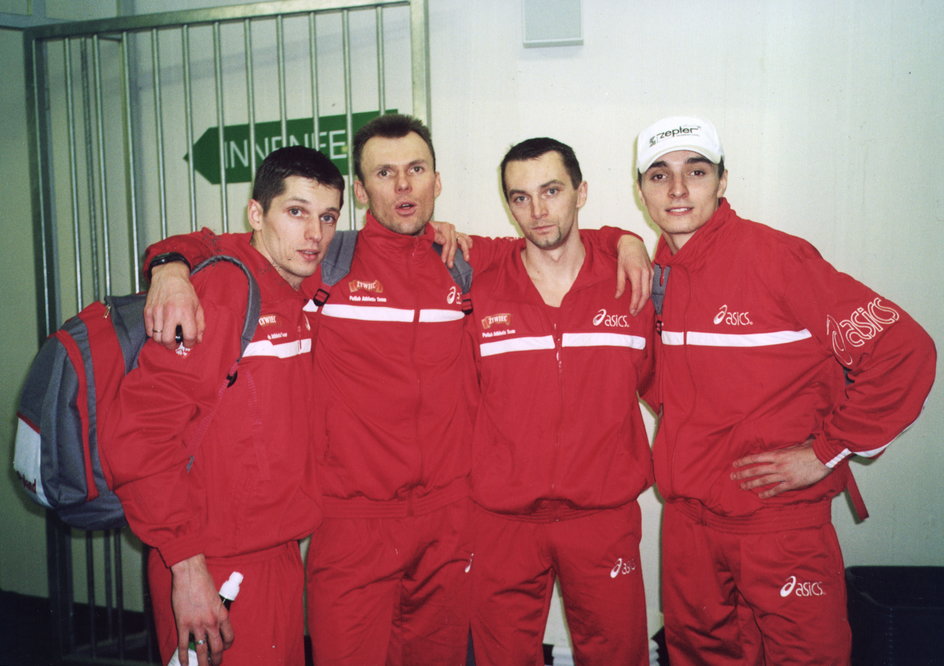 Marek Plawgo (pierwszy z prawej) wywalczył w sztafecie 4x400 m złoto halowych mistrzostw Europy w Wiedniu. W 2002 roku po tytuł sięgnęli także (od lewej): Piotr Rysiukiewicz, Robert Maćkowiak i Artur Gąsiewski. Do jego najcenniejszych krążków należą jednak dwa brązowe medale z mistrzostw świata w Osace z 2007 roku.