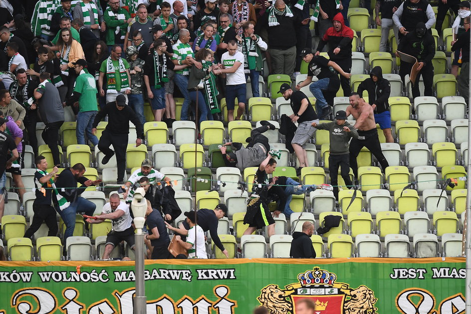 Bijatyka na trybunach stadionu w Gdańsku