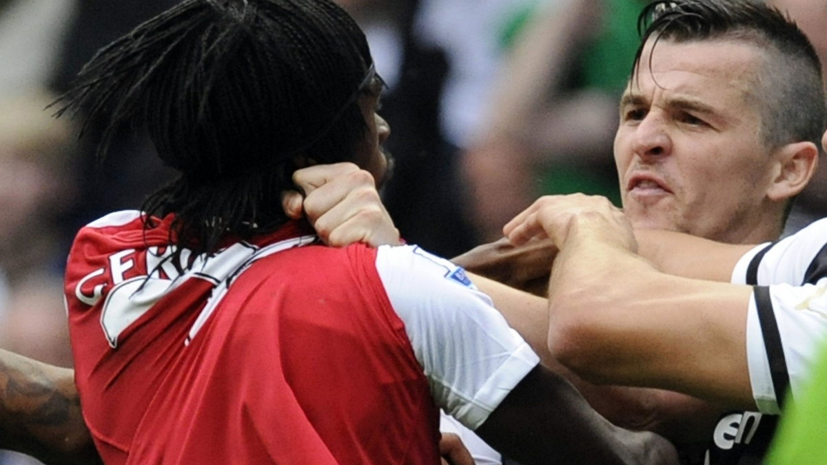 Joey Barton przepycha się z Gervinho