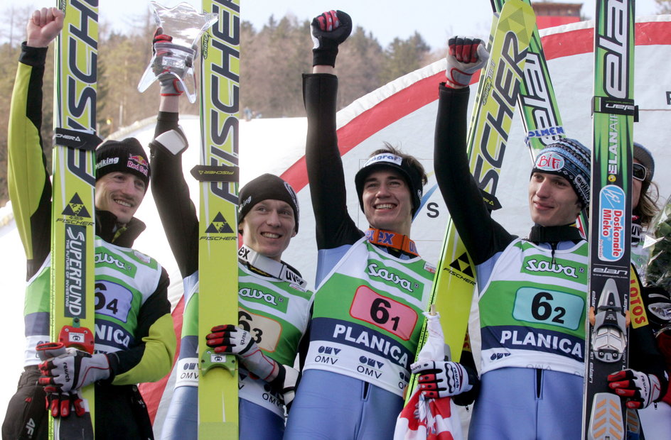 Adam Małysz, Stefan Hula, Kamil Stoch i Łukasz Rutkowski na podium konkursu Pucharu Świata w Planicy (21.03.2009)