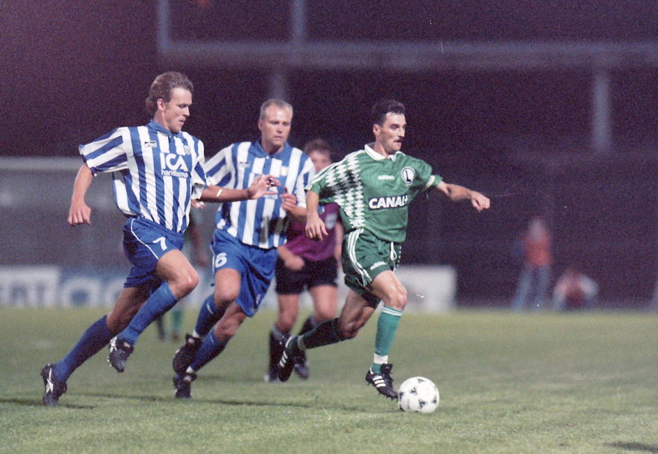 Leszek Pisz w trakcie meczu z IFK Goeteborg w 1995 r.