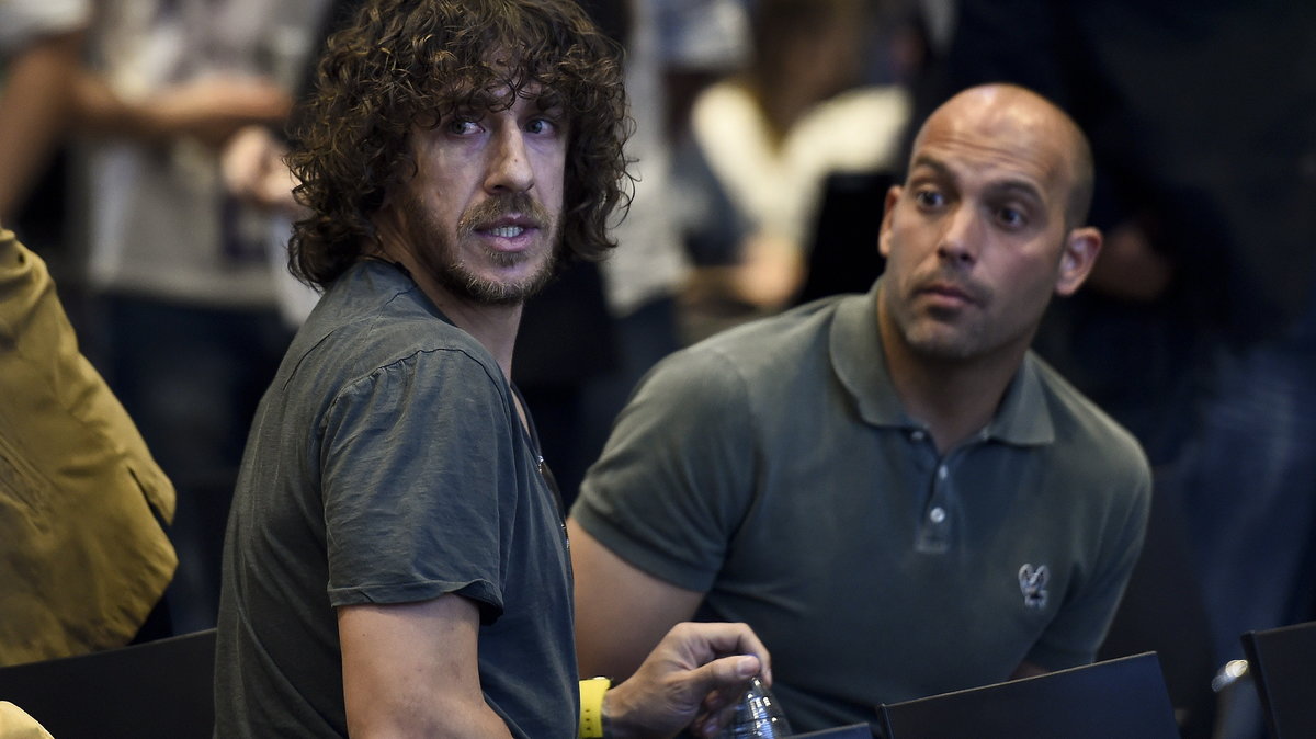 Carles Puyol (L)