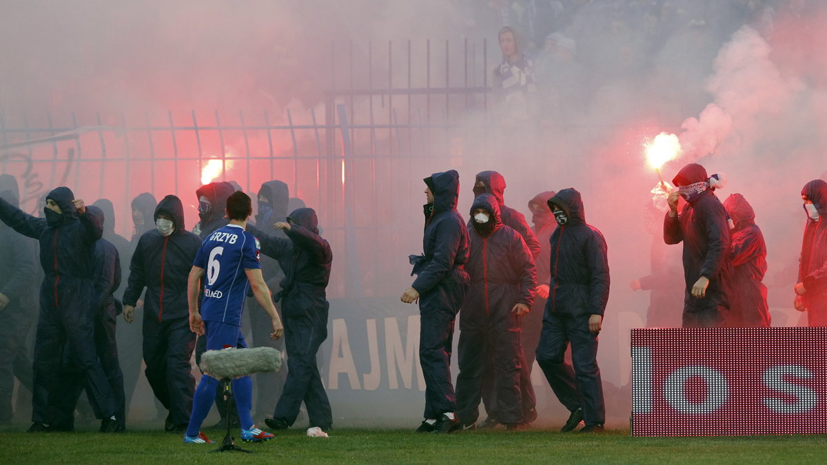 Zadyma podczas meczu Ruch - Górnik