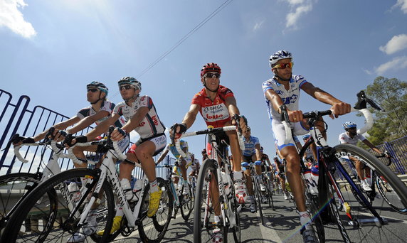 2010-09-03T173740Z_01_FOZ20_RTRIDSP_3_CYCLING-VUELTA.jpg