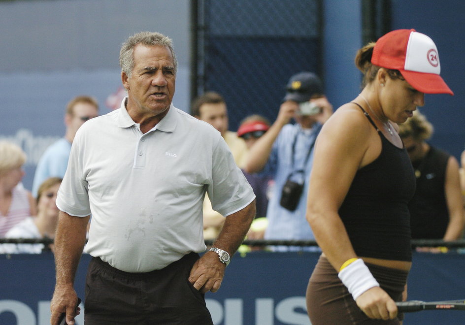 Stefano Capriati ze swoją córką, Jennifer podczas treningu przed meczem US Open w 2004 r.