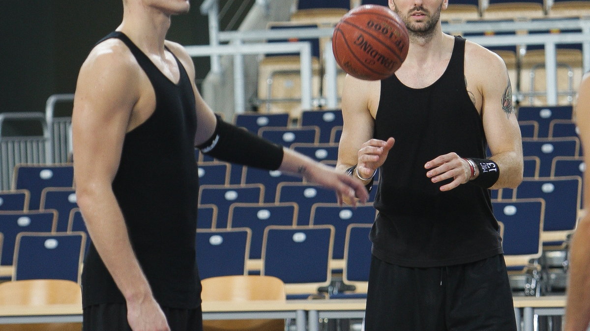 Maciej Lampe (L) i Marcin Gortat (P)