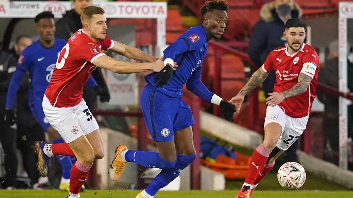 Michał Helik (Barnsley) i Tammy Abraham (Chelsea)