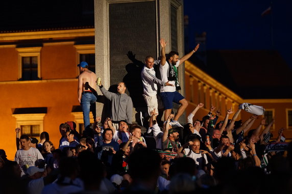 Feta Mistrzowska Legia Warszawa z kibicami 