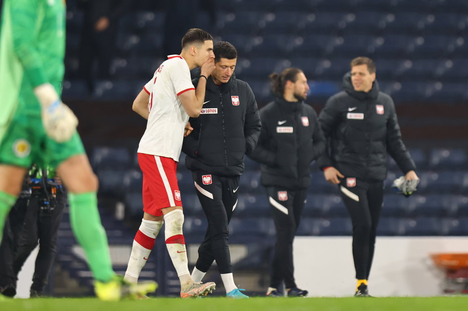 Jan Bednarek i Robert Lewandowski