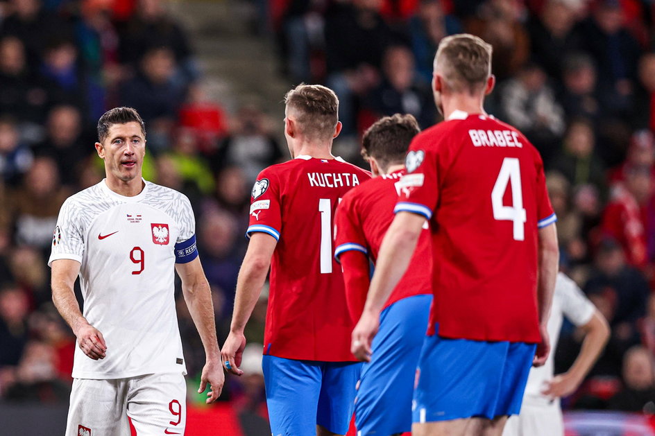 Robert Lewandowski podczas meczu Czechy – Polska w Pradze (3:1).