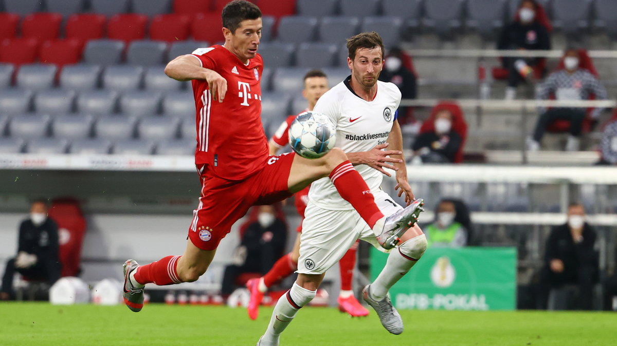 Robert Lewandowski (Bayern Monachium) i David Abraham (Eintracht Franfkrut)