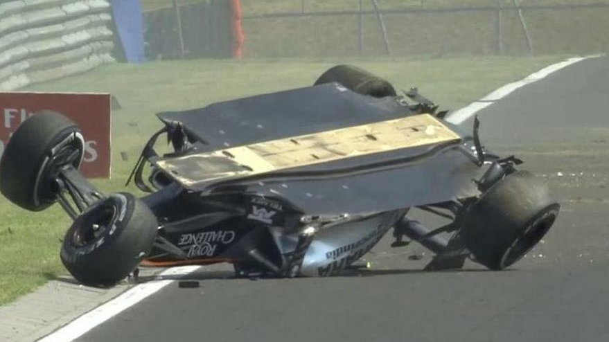 Do groźnego wypadku doszło w pierwszym treningu przed Grand Prix Węgier. Samochód Sergio Pereza obrócił się w powietrzu.
