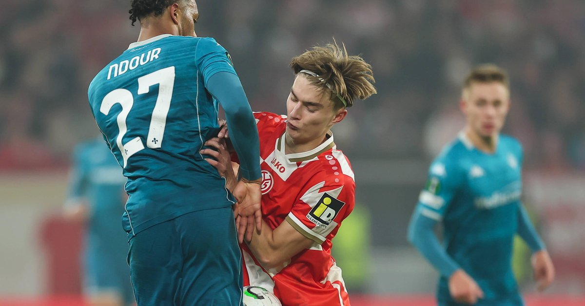 18-letni Polak świętował gola w Lidze Konferencji. Wtedy wkroczył VAR! Zwrot