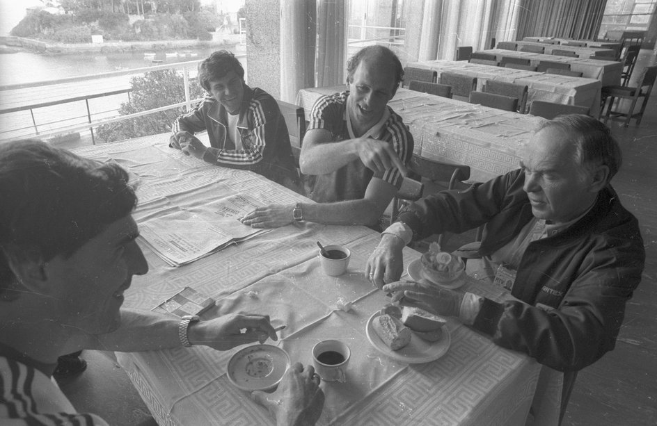 Paweł Janas, Włodzimierz Smolarek, Grzegorz Lato i Jan Ciszewski podczas mistrzostw świata w Hiszpanii (1982 r.)