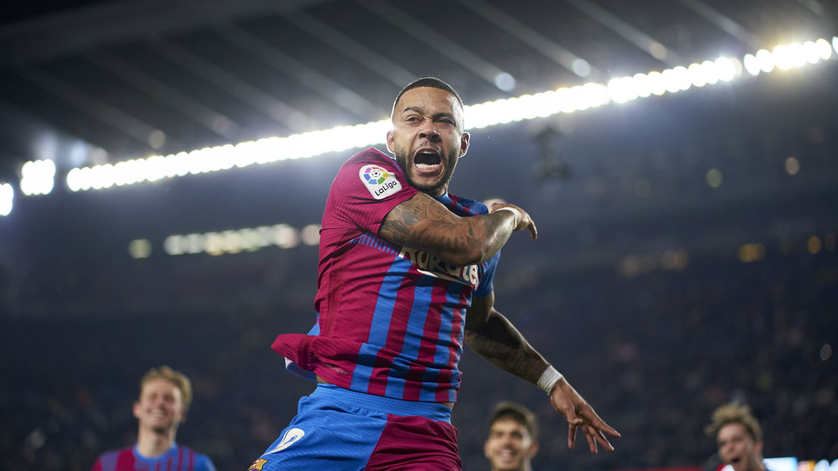 Piłkarze Barcelony (z przodu Memphis Depay)