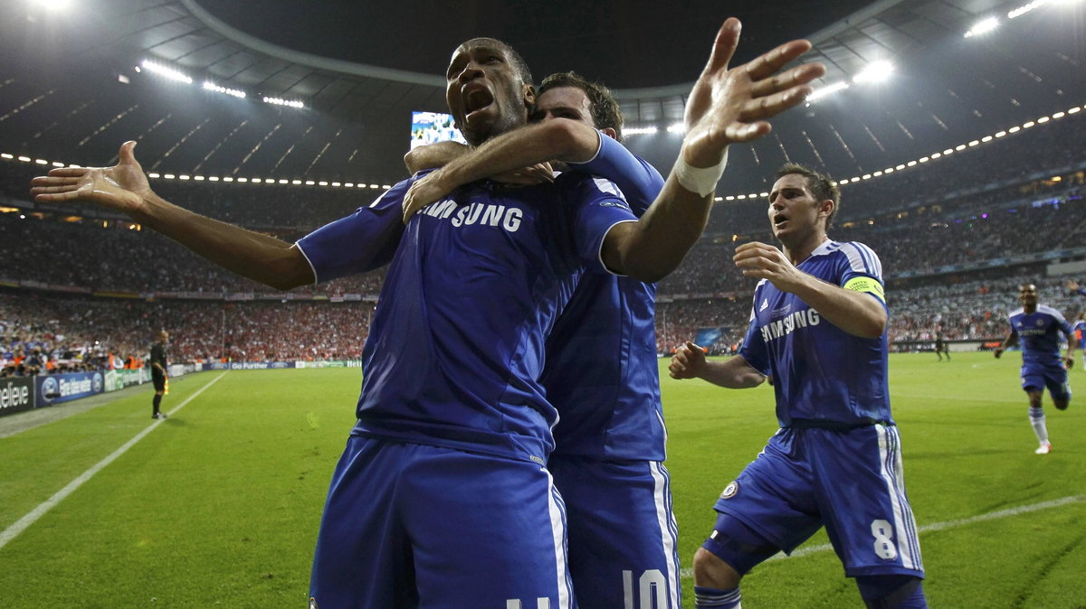 Didier Drogba (front)