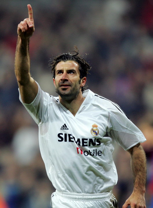 Luis Figo z FC Barcelony do Realu Madryt