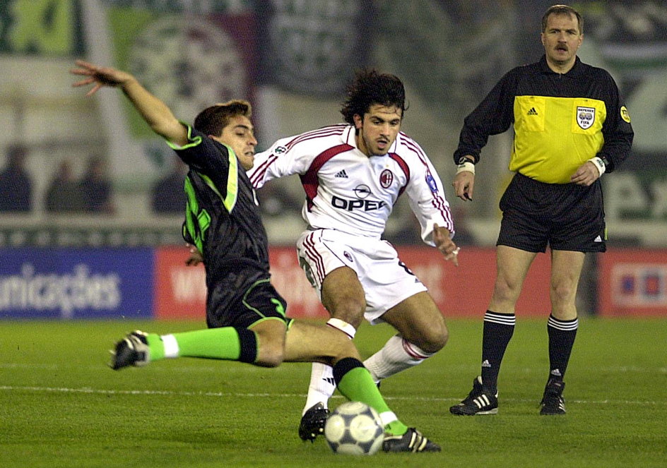 Ryszard Wójcik sędziujący spotkanie Pucharu UEFA pomiędzy Sportingiem Lizbona i AC Milanem w 2001 r.