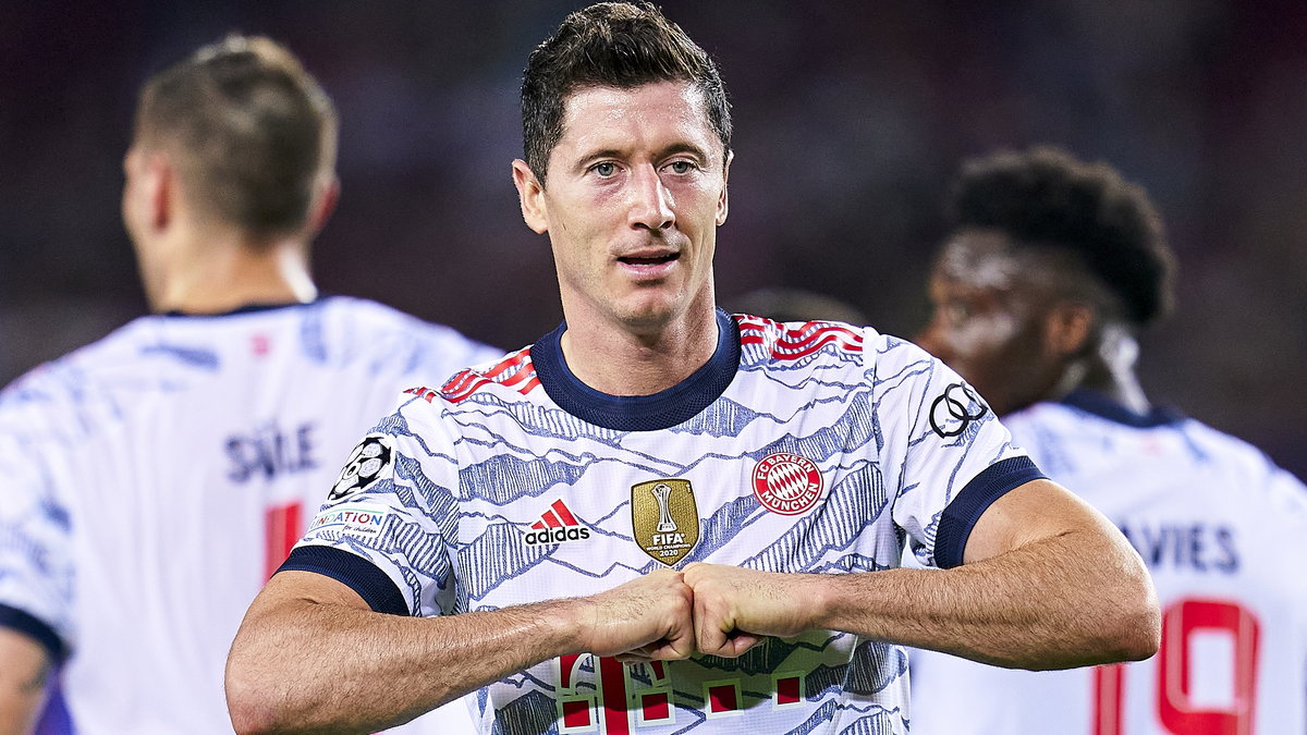 Robert Lewandowski cieszy się ze zdobycia kolejnego gola