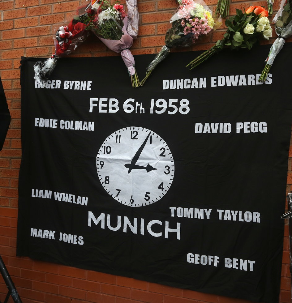 Upamiętnienie zmarłych w katastrofie przy Old Trafford w Manchesterze