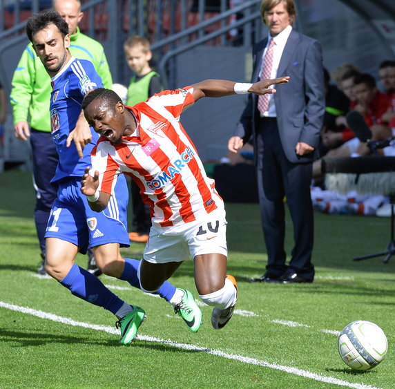 PIŁKA NOŻNA EKSTRAKLASA CRACOVIA PIAST GLIWICE (Saidi Ntibazonkiza z Gerard Badia )